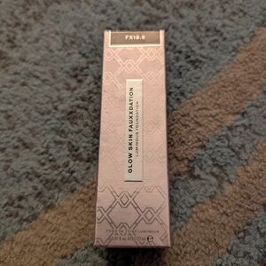 Revolution Glow Skin Fauxxadation Foundation - FX18.5